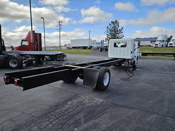 Slide images of 2019 HINO 338