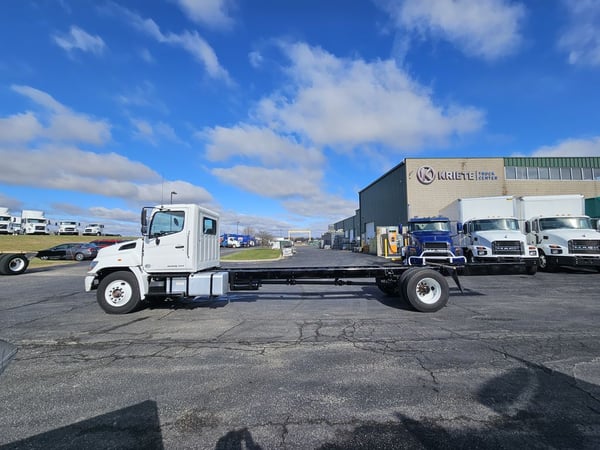 Slide images of 2019 HINO 338