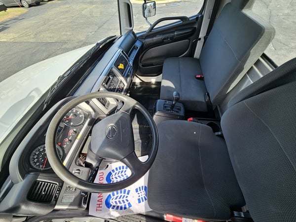 Slide images of 2019 HINO 338