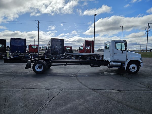 Slide images of 2019 HINO 338
