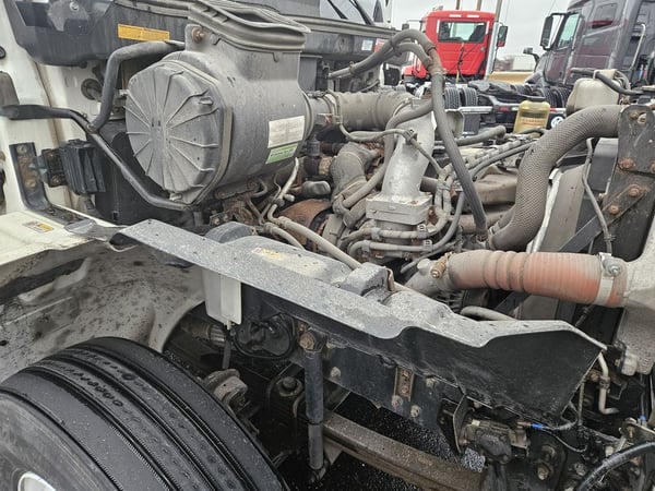 Slide images of 2019 HINO 338