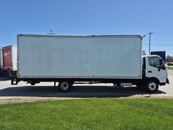 Slide images of 2018 HINO 195