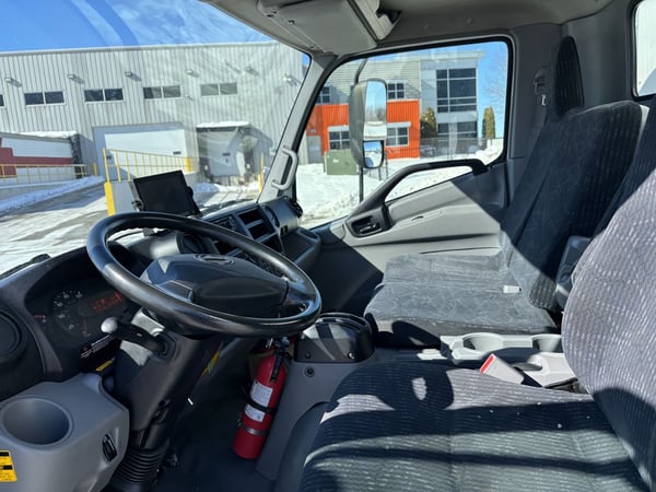 Slide images of 2018 HINO 195
