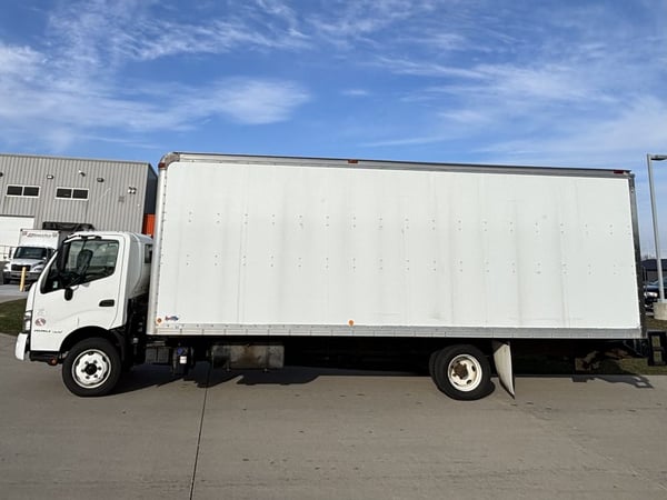 Slide images of 2019 HINO 195