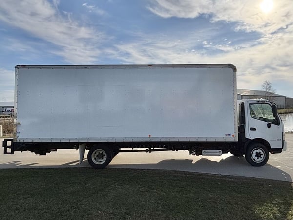 Slide images of 2019 HINO 195