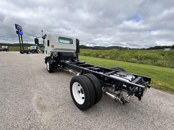 Slide images of 2024 ISUZU NRR GAS