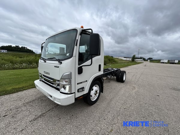 Slide images of 2024 ISUZU NRR GAS