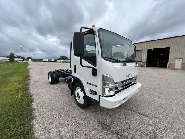 Slide images of 2024 ISUZU NRR GAS