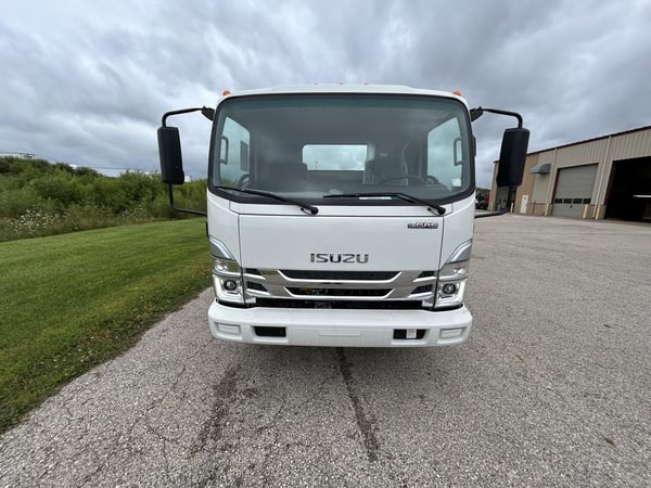 Slide images of 2024 ISUZU NRR GAS
