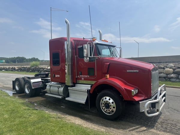 Slide images of 2019 KENWORTH T800