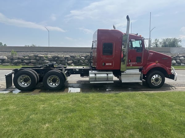 Slide images of 2019 KENWORTH T800