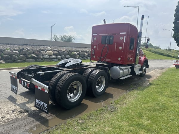 Slide images of 2019 KENWORTH T800