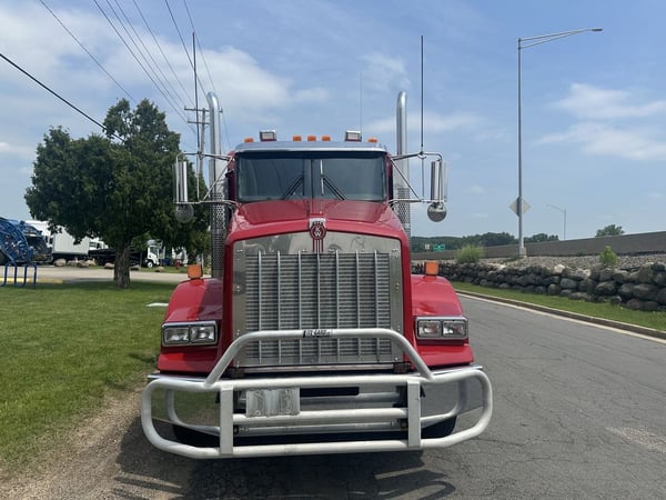 Slide images of 2019 KENWORTH T800