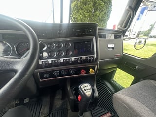 Slide images of 2019 KENWORTH T800