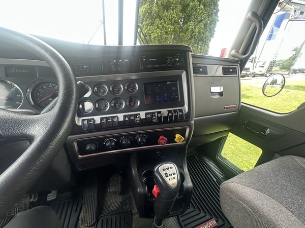 Slide images of 2019 KENWORTH T800