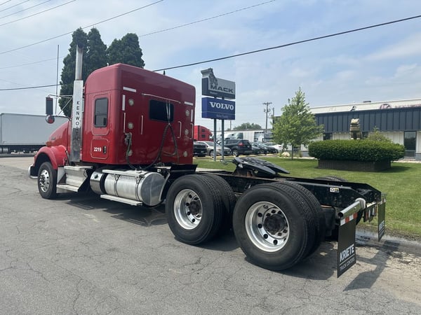 Slide images of 2019 KENWORTH T800