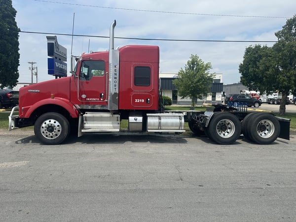 Slide images of 2019 KENWORTH T800