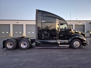 Slide images of 2020 KENWORTH T680