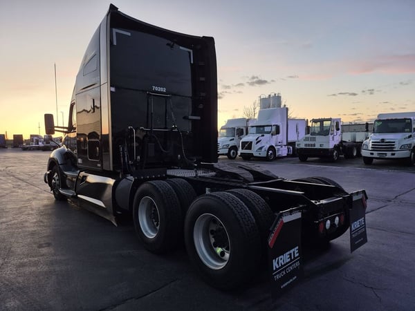 Slide images of 2020 KENWORTH T680