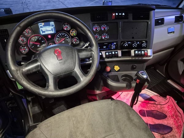 Slide images of 2020 KENWORTH T680