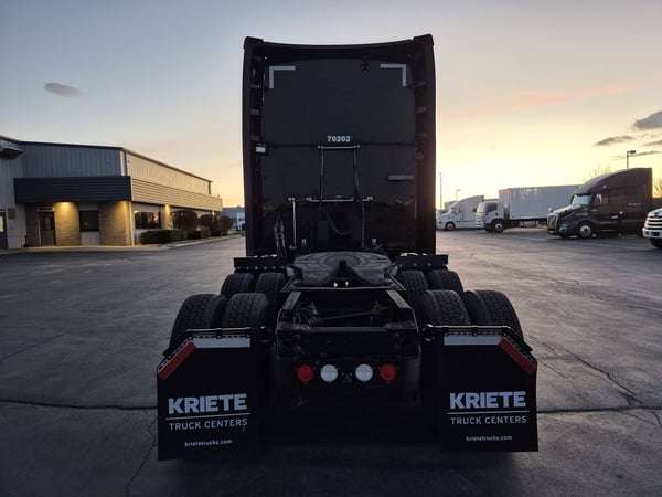 Slide images of 2020 KENWORTH T680