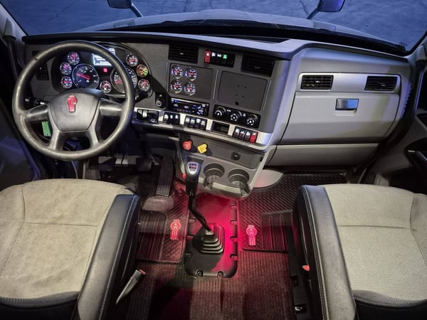 Slide images of 2020 KENWORTH T680