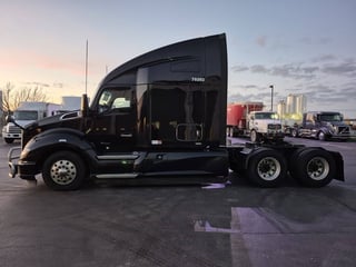 Slide images of 2020 KENWORTH T680