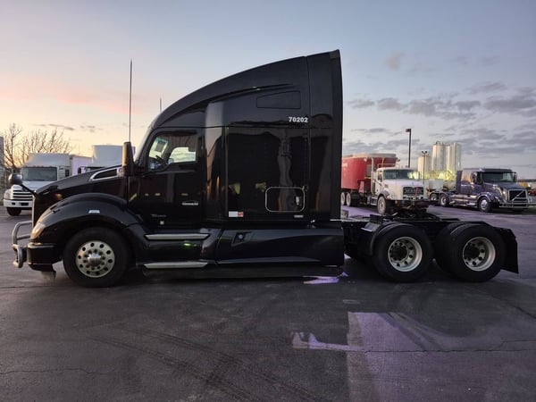 Slide images of 2020 KENWORTH T680