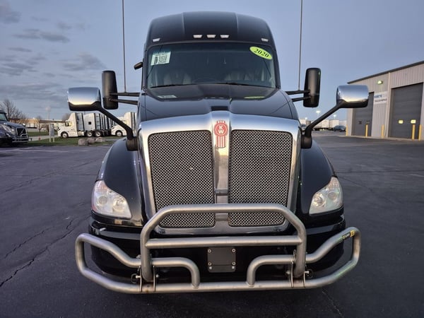 Slide images of 2020 KENWORTH T680