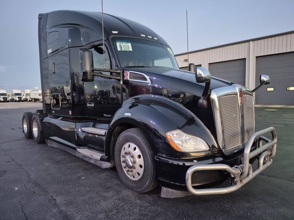 Slide images of 2020 KENWORTH T680