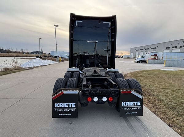 Slide images of 2020 KENWORTH T680