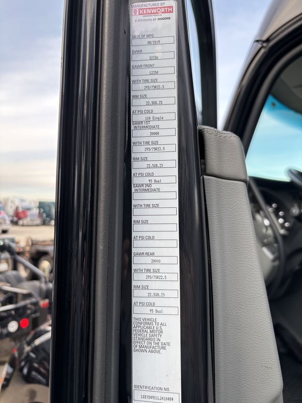 Slide images of 2020 KENWORTH T680