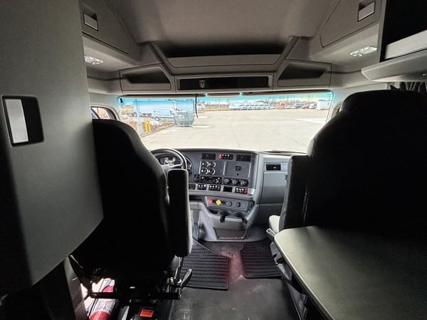 Slide images of 2020 KENWORTH T680
