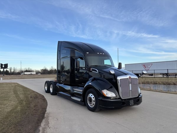 Slide images of 2020 KENWORTH T680