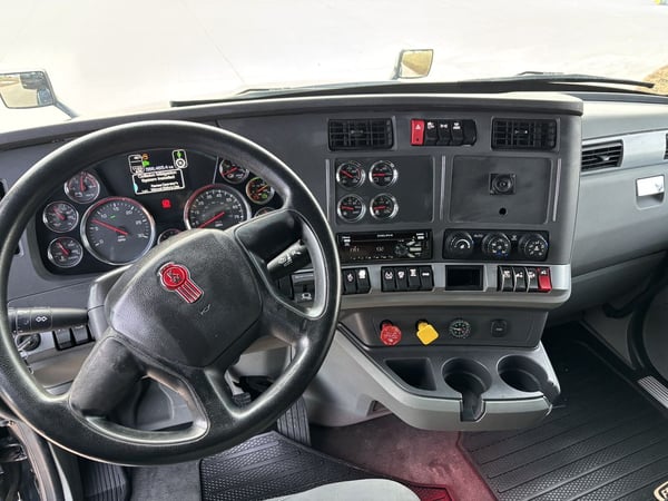 Slide images of 2020 KENWORTH T680