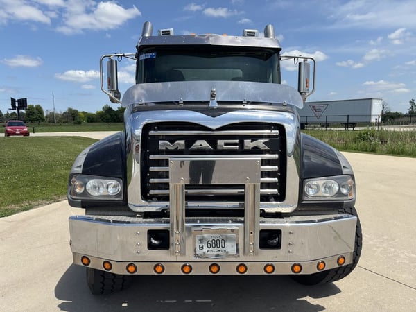 Slide images of 2020 MACK GR64F