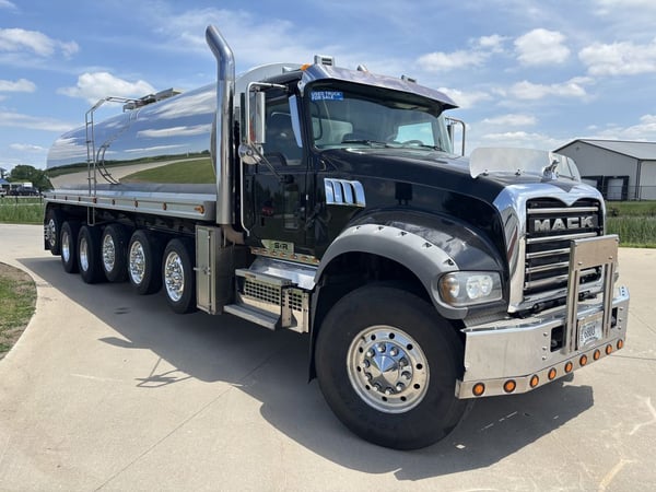 Slide images of 2020 MACK GR64F