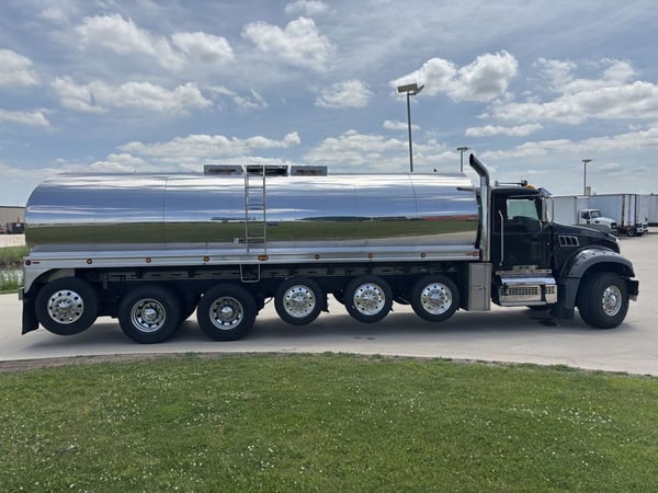 Slide images of 2020 MACK GR64F