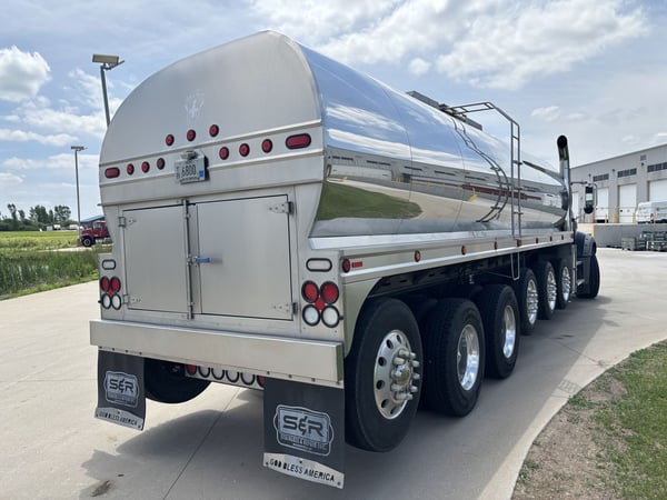 Slide images of 2020 MACK GR64F