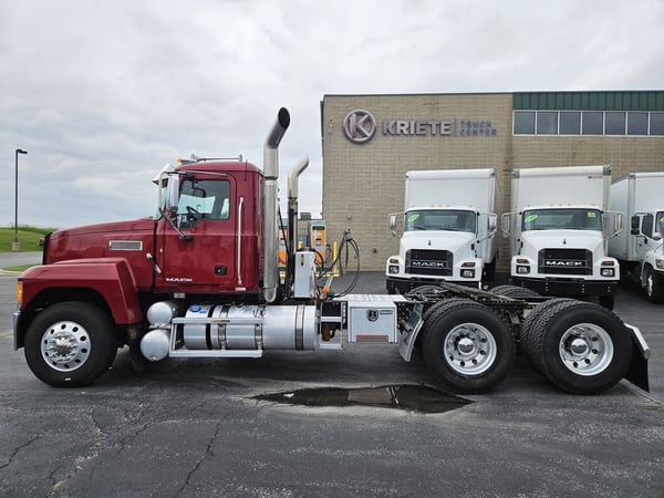Slide images of 2018 MACK CHU613