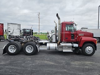 Slide images of 2018 MACK CHU613