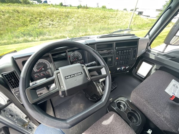 Slide images of 2025 MACK MD642