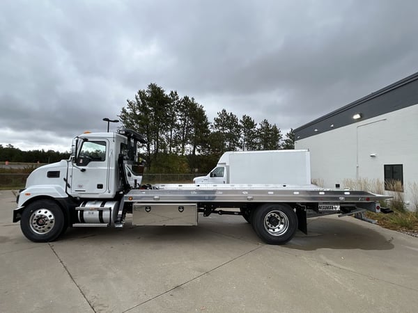 Slide images of 2025 MACK MD642
