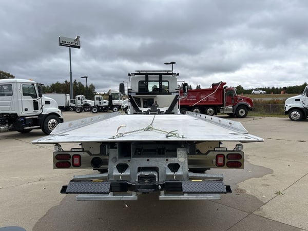 Slide images of 2025 MACK MD642