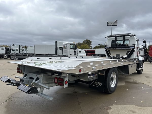 Slide images of 2025 MACK MD642