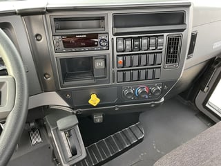 Slide images of 2025 MACK MD642