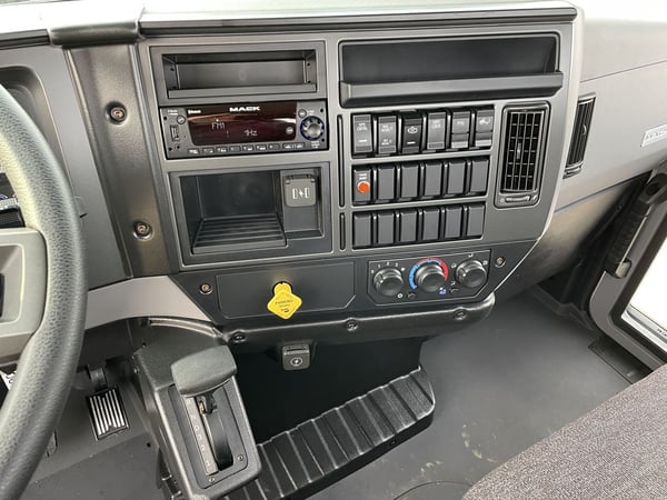 Slide images of 2025 MACK MD642