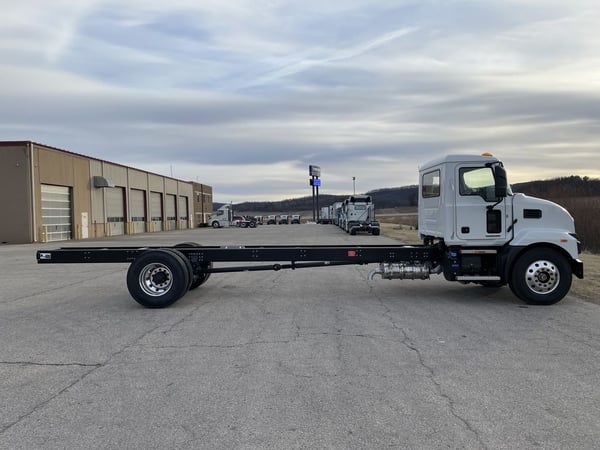 Slide images of 2025 MACK MD642