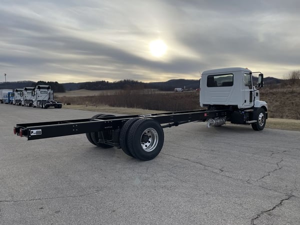 Slide images of 2025 MACK MD642
