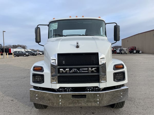 Slide images of 2025 MACK MD642